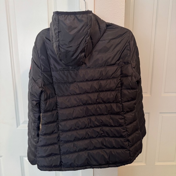 The Strain Final Season Cast & Crew Exclusive Puffer Jacket - Picture 3 of 4